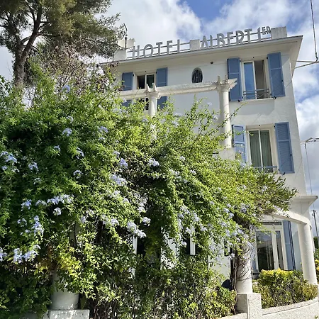 1er Otel 3*